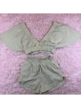 Aries tan crop top and shorts set #summer #outfit